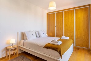 Maison | 3 chambres, système d’insonorisation, fer et planche à repasser