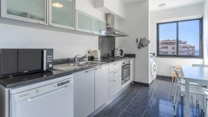 House | 3 bedrooms, soundproofing, iron/ironing board, high-speed internet - Jardins do Oceano in Cani o (Santa Cruz)