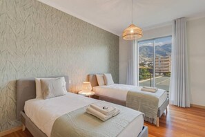 Maison | 3 chambres, système d’insonorisation, fer et planche à repasser