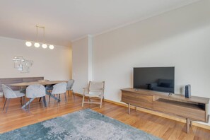 Apartment | 3 Schlafzimmer, schallisolierte Zimmer, Bügeleisen/Bügelbrett
