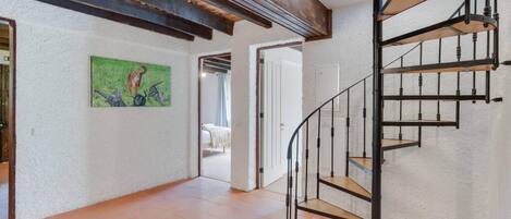 House | 4 bedrooms, desk, soundproofing, iron/ironing board