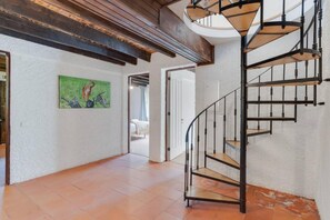 บ้านพัก | 4 ห้องนอน, โต๊ะทำงาน, ห้องเก็บเสียง, เตารีด/โต๊ะรีดผ้า