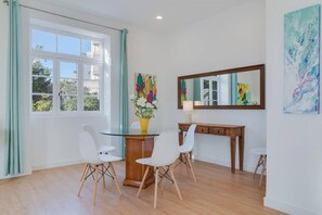 บ้านพัก | 4 ห้องนอน, โต๊ะทำงาน, ห้องเก็บเสียง, เตารีด/โต๊ะรีดผ้า