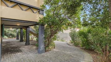 House | 4 bedrooms, desk, soundproofing, iron/ironing board