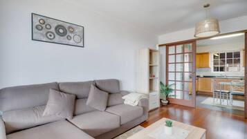 3 bedrooms, Internet