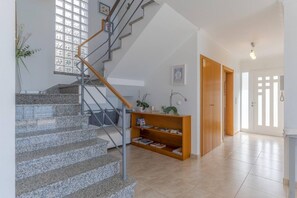 Vil·la | 3 dormitoris, escriptori i habitacions insonoritzades