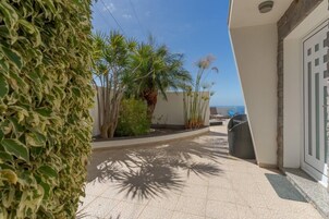 Villa | 3 bedrooms, desk, soundproofing, iron/ironing board