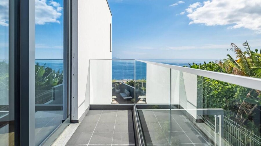 Cristiano Ronaldo Airport View