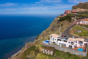 3 bedrooms, soundproofing, iron/ironing board - Canhas Views Pool and Barbecue (Ponta do Sol)