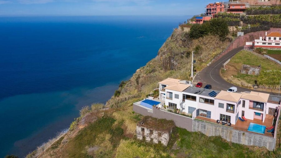 Canhas Views Pool and Barbecue