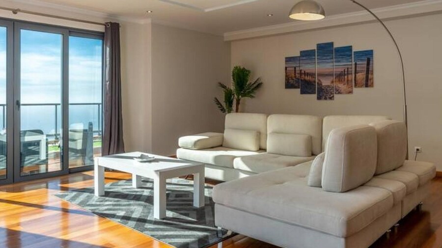 Canhas Views Pool and Barbecue