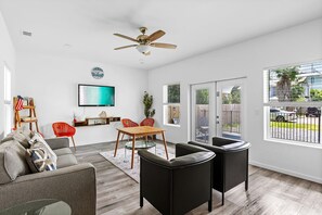 Hus, flere senger (Illyrian Retreat) | Oppholdsområde | TV