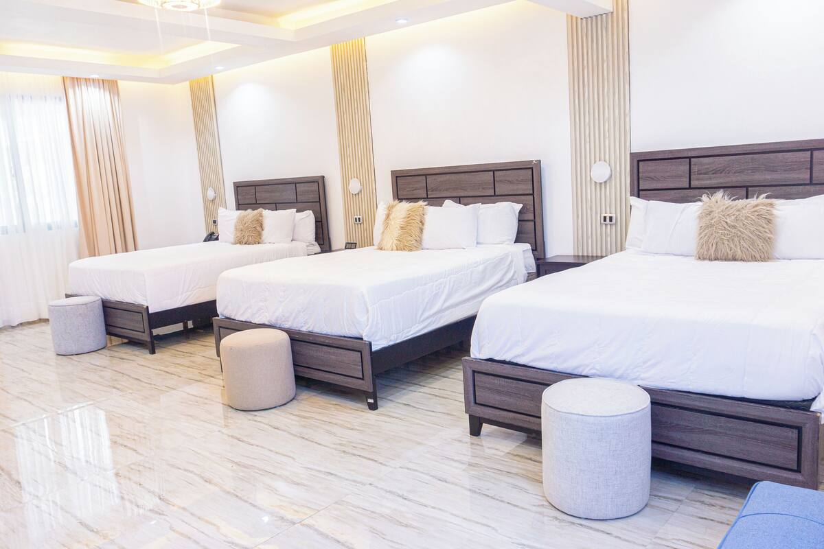 Chambre Confort, plusieurs lits | Coffres-forts dans les chambres