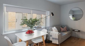 1 bedroom, Internet - St Catherine s Hospital - Superior Apartment (Bath)