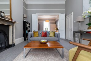 1 habitación, tabla de planchar con plancha y acceso a internet 