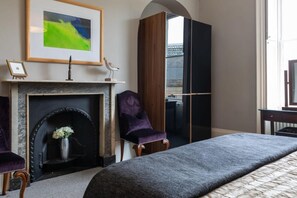 1 bedroom, iron/ironing board, Internet - Light-filled Period Apartment - Central Bath (Bath)