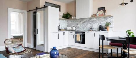 アパートメント | 1 室のベッドルーム、デスク、防音設備、アイロン / アイロン台