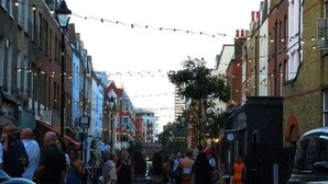A street lined with buildings, some with visible signage and awnings. - Cosy Loft Apartment - Minutes From Angel Tube St (London)