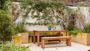 Apartment | 2 bedrooms, desk, Internet