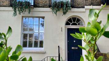 Apartment | 2 bedrooms, desk, Internet