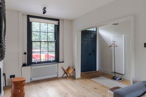 Apartament | 3 dormitoris, planxa i posts de planxar i Internet