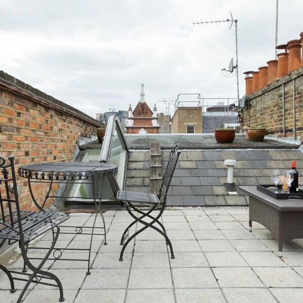 1 bedroom, Internet - Stylish Apartment With Private Rooftop in Covent Garden (London)