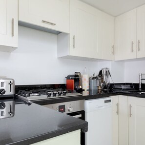Apartment | 1 bedroom, Internet - Stylish Apartment With Private Rooftop in Covent Garden (London)