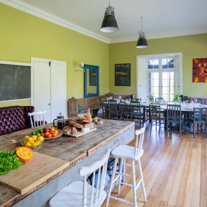 House | 6 bedrooms, Internet