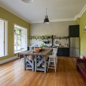 6 habitaciones y acceso a internet