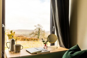 House | 5 bedrooms, iron/ironing board, Internet - Stunning Home With Garden Panoramic Views (Bath)