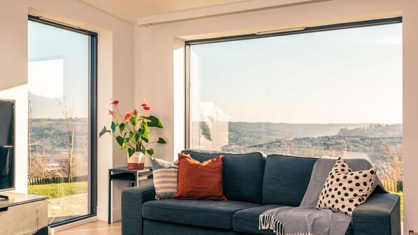 House | 5 bedrooms, iron/ironing board, Internet - Stunning Home With Garden Panoramic Views (Bath)