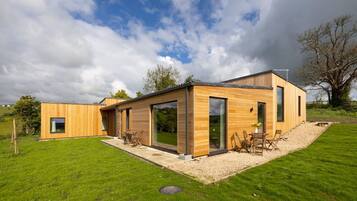 House | 5 bedrooms, iron/ironing board, Internet