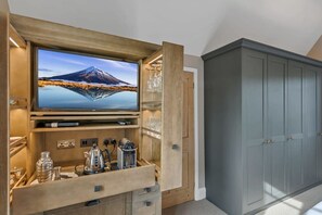 House | 3 bedrooms, iron/ironing board, Internet - Luxury Home With Large Garden - The School House (Sudbury)