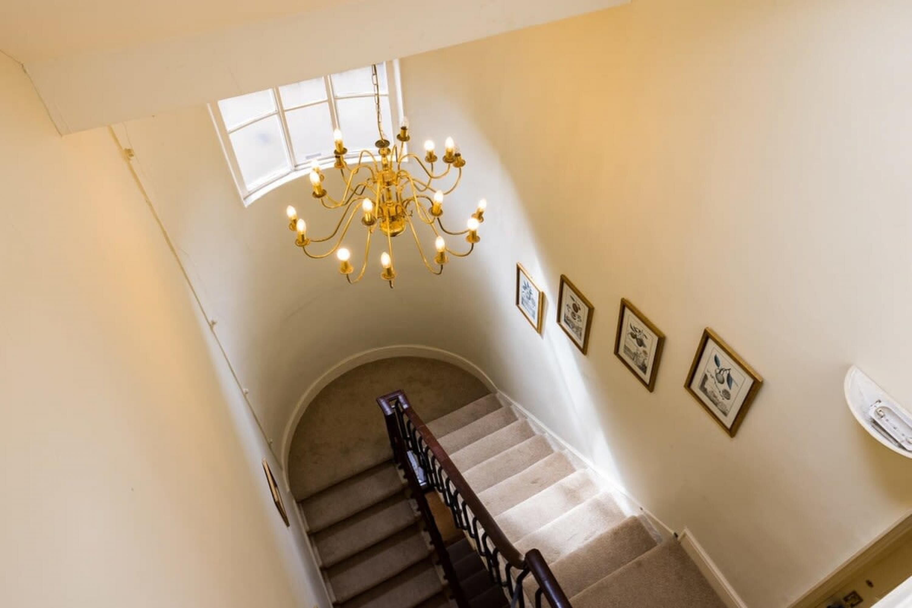 7 bedrooms, desk, iron/ironing board, Internet