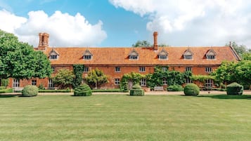 House | 7 bedrooms, Internet