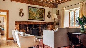 House | 13 bedrooms, iron/ironing board, Internet - Lavish Tudor Estate Gardens - Sleeps 25 (Norwich)