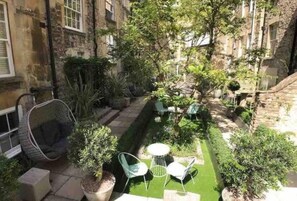 House | 2 bedrooms, desk, iron/ironing board, Internet - Modern Stylish Central Bath Apartment (Bath)