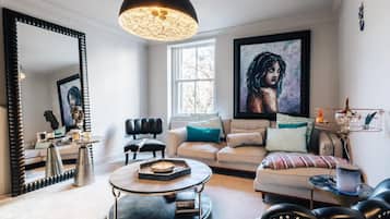 Căn hộ | 2 phòng ngủ, bàn, bàn ủi/dụng cụ ủi quần áo