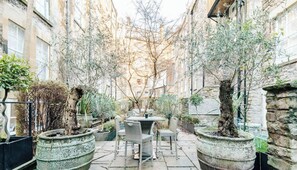 House | 2 bedrooms, desk, iron/ironing board, Internet - Modern Stylish Central Bath Apartment (Bath)