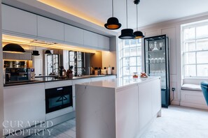 Maison | Cuisine privée | Réfrigérateur, plaque de cuisson, bouilloire électrique