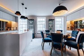 Appartement | Bureau, fer et planche Ă repasser, Internet