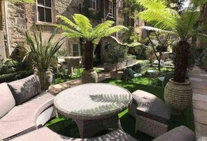 2 bedrooms, desk, iron/ironing board, Internet - Modern Stylish Central Bath Apartment (Bath)