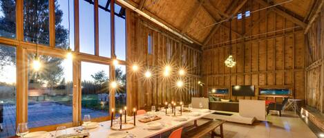 6 bedrooms, desk, iron/ironing board, Internet