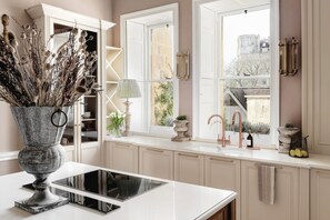 Apartment | 6 bedrooms, desk, iron/ironing board, Internet - Former Prime Minister s Home (Bath)