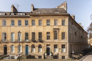 Apartment | 6 bedrooms, desk, iron/ironing board, Internet - Former Prime Minister s Home (Bath)
