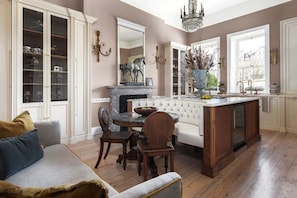 Apartment | 6 bedrooms, desk, iron/ironing board, Internet - Former Prime Minister s Home (Bath)