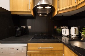 House | 1 bedroom, desk, Internet - Chic Sunlit Earls Court Flat (London)