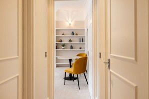 House - Chic Sunlit Earls Court Flat (London)