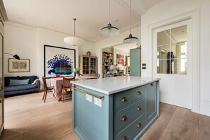 Apartment | 4 bedrooms, Internet - Elegant Primrose Hill Townhouse With Garden (London)