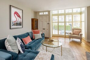 Apartment | 3 bedrooms, iron/ironing board, Internet